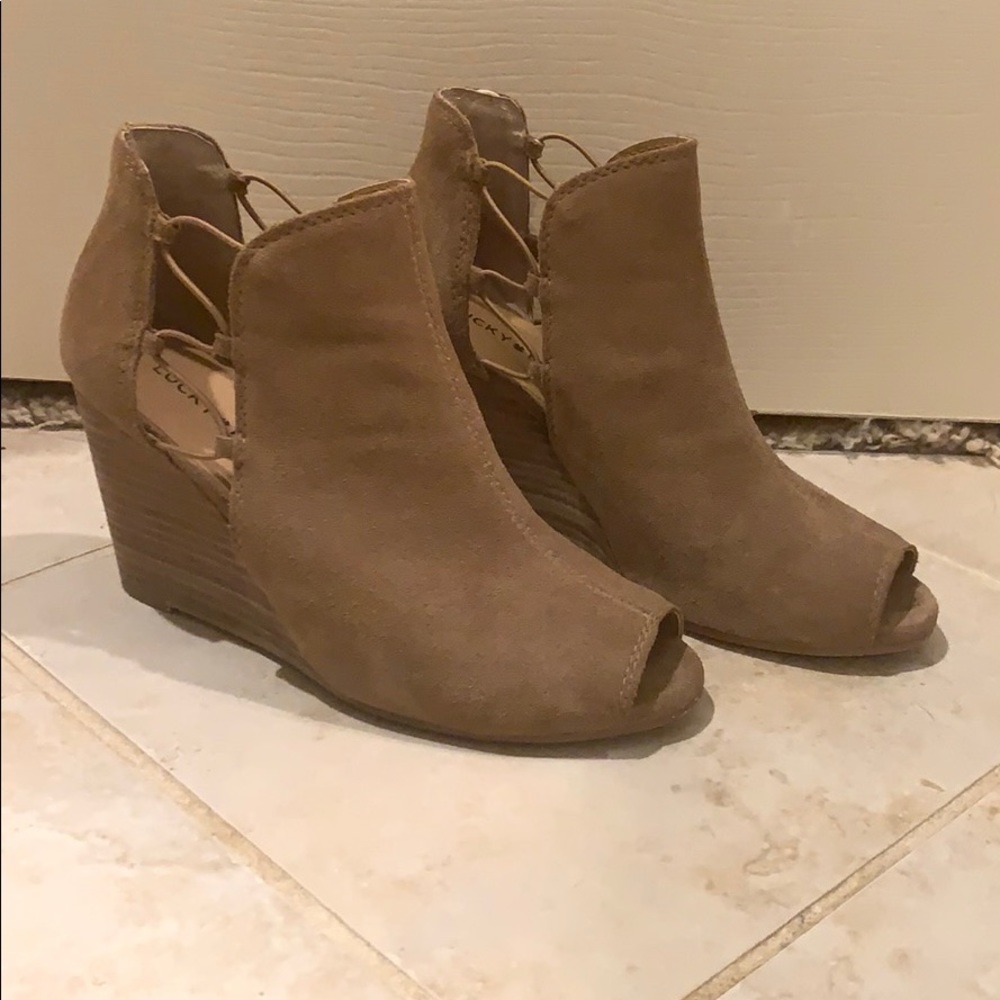 Lucky Brand Peep Toe suede wedge